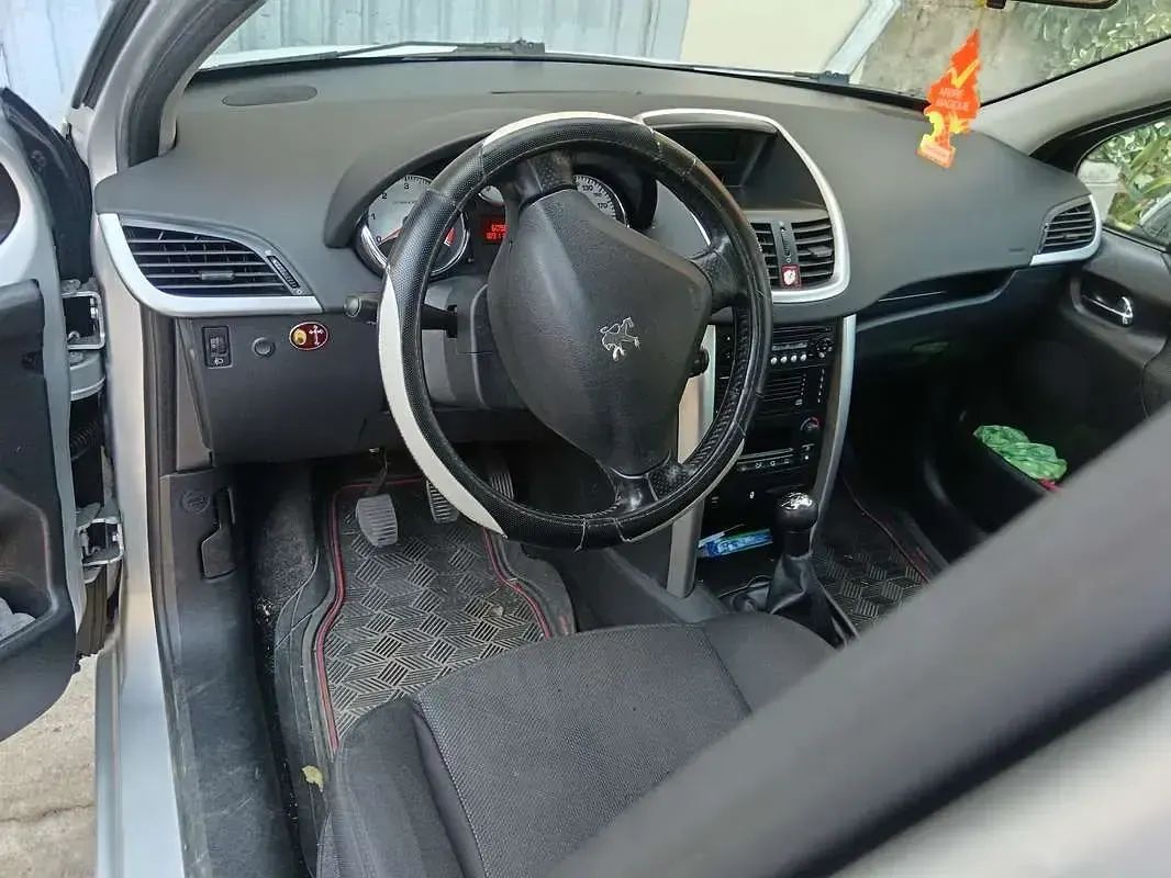 Usata Peugeot 207 90 CV (66 kW) 2008 Grigio Berlina
