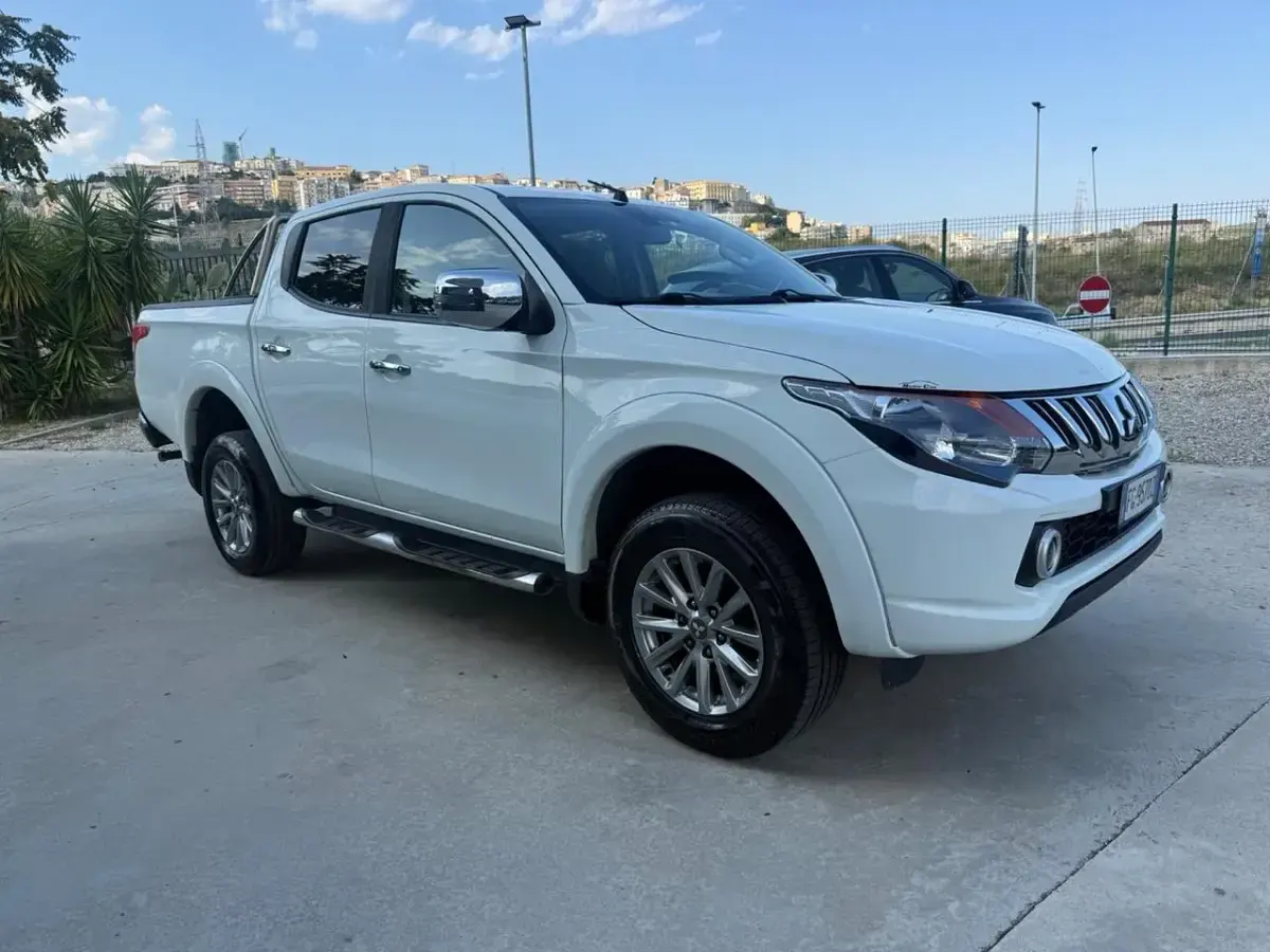 Usata Mitsubishi L200 Intense 154 CV (113 kW) 2016 Bianco Pick-up