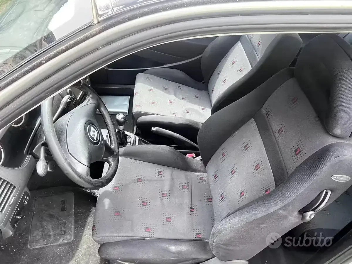 Usata Seat Ibiza 110 CV (80 kW) 2000 Grigio Utilitaria