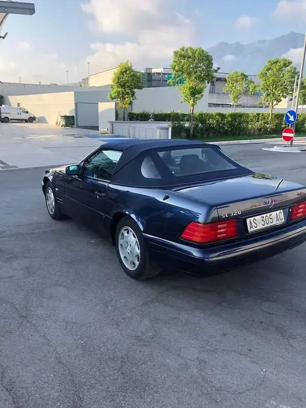 Usata Mercedes SL320 231 CV (169 kW) 1997 Blu/azzurro Cabrio