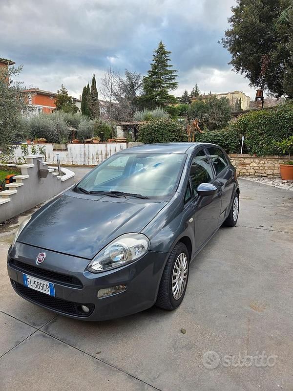 Grigio Usata 2017 Fiat Punto Due volumi | 6200 € (Buon prezzo) - Immagine 1/4