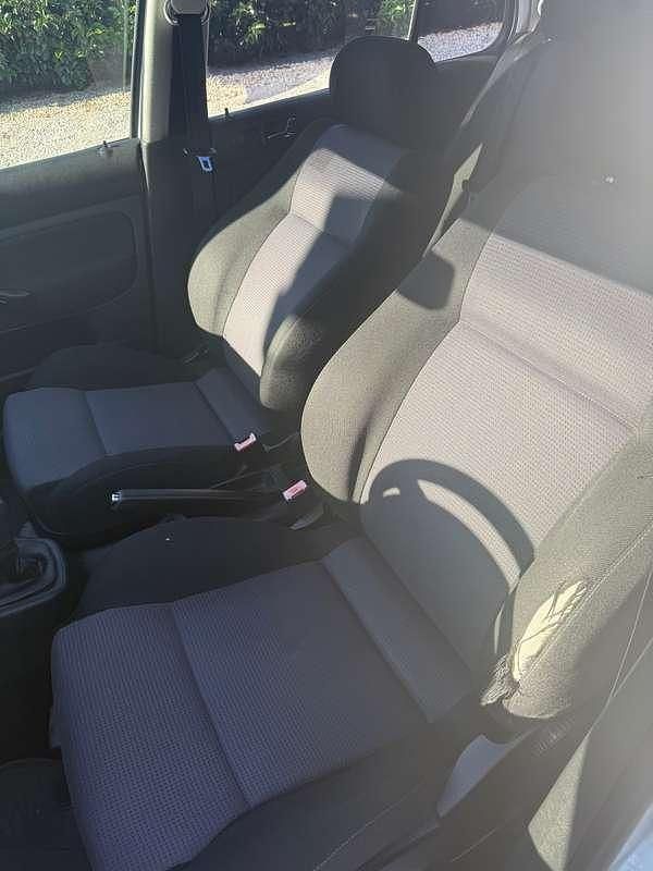 Usata VW Golf IV 101 CV (74 kW) 2004 Argento Berlina