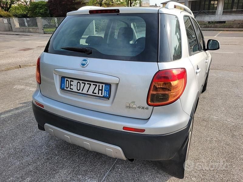 Usata Fiat Sedici Dynamic 119 CV (87 kW) 2007 Grigio SUV
