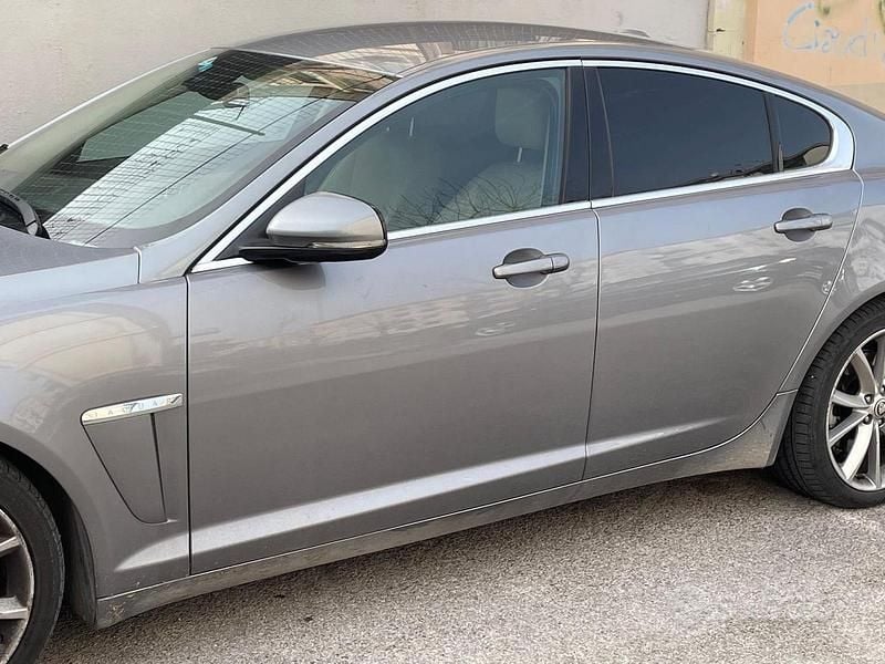 Usata Jaguar XF 190 CV (139 kW) 2012 Grigio Berlina