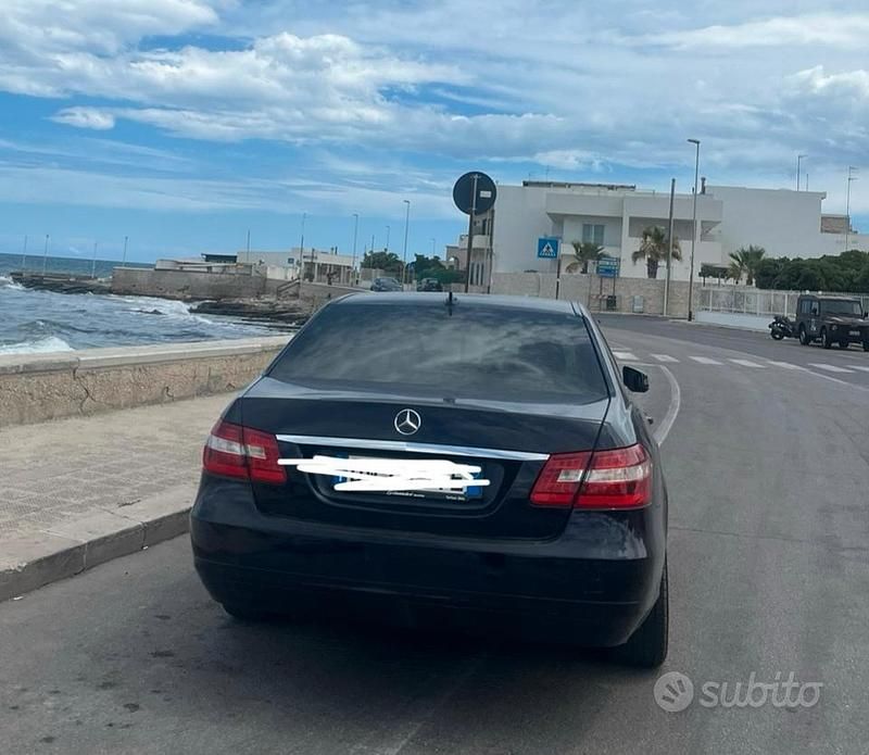 Usata Mercedes E220 170 CV (125 kW) 2009 Blu Berlina