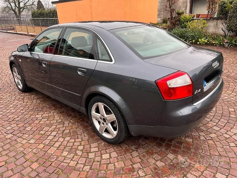 Usata Audi A4 180 CV (132 kW) 2001 Grigio Berlina