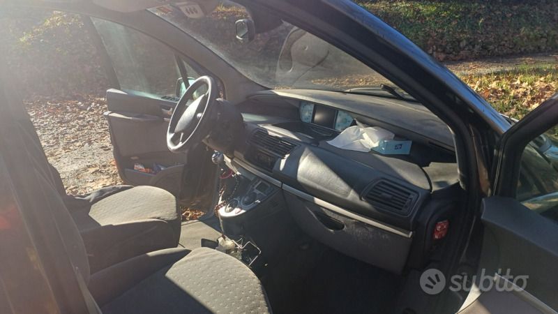 Grigio Usata 2004 Peugeot 807 Monovolume | 1250 € (Buon prezzo) - Immagine 1/4