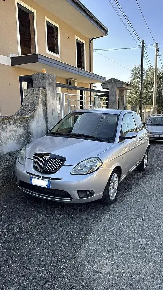 Usata Lancia Ypsilon 60 CV (44 kW) 2008 Grigio Utilitaria