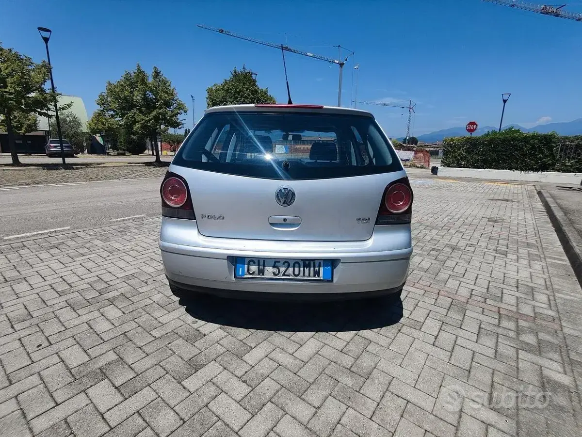 Usata VW Polo Comfortline 69 CV (50 kW) 2005 Grigio Utilitaria