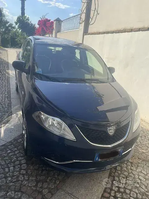 Usata Lancia Ypsilon 60 CV (44 kW) 2016 Blu Utilitaria