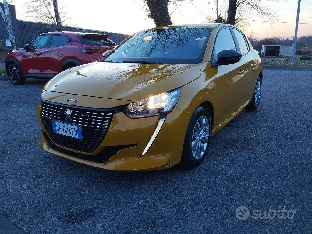 Usata Peugeot 208 Active 75 CV (55 kW) 2023 Giallo faro metallizzato Utilitaria