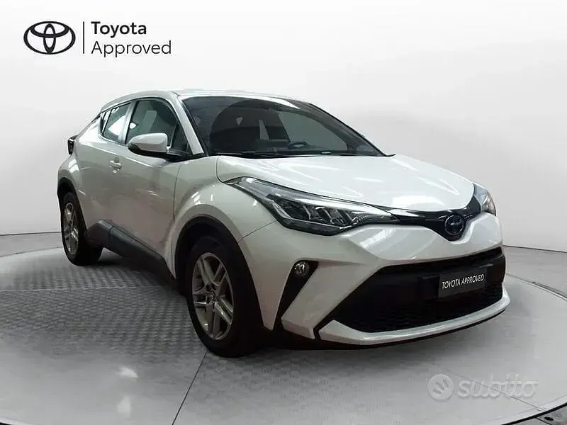 Usata Toyota C-HR Active 122 CV (89 kW) 2023 Bianco SUV