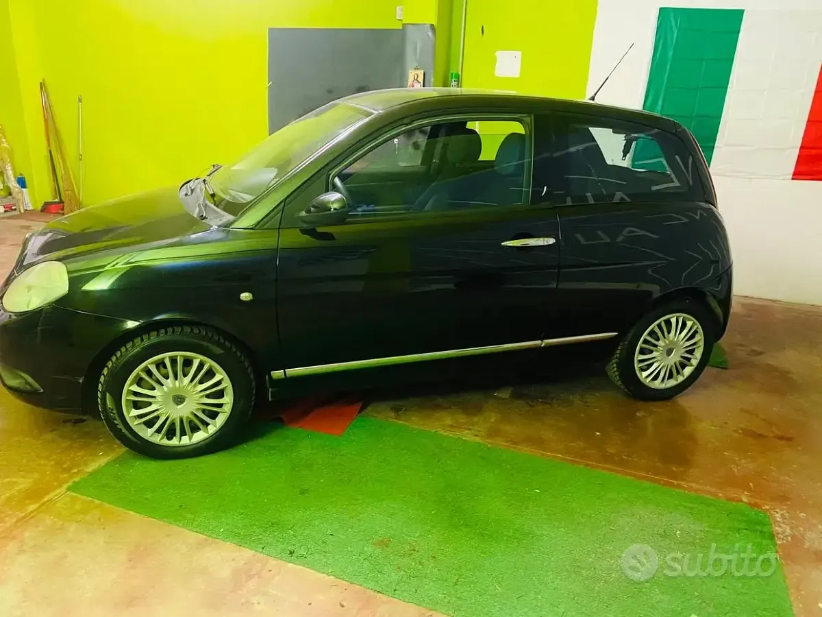 Usata Lancia Ypsilon 60 CV (44 kW) 2007 Nero Utilitaria