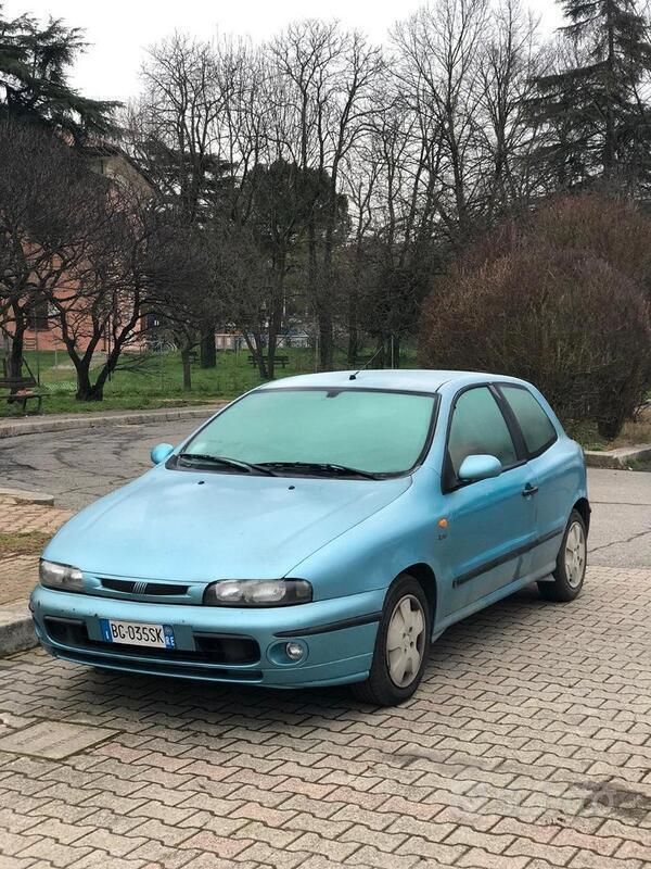 Blu Usata 1999 Fiat Bravo Due volumi | 1000 € (Buon prezzo) - Immagine 1/4