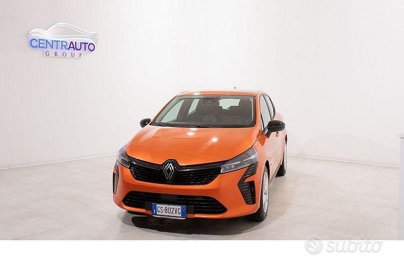 Usata Renault Clio V Evolution 67 CV (49 kW) 2024 Arancione Berlina