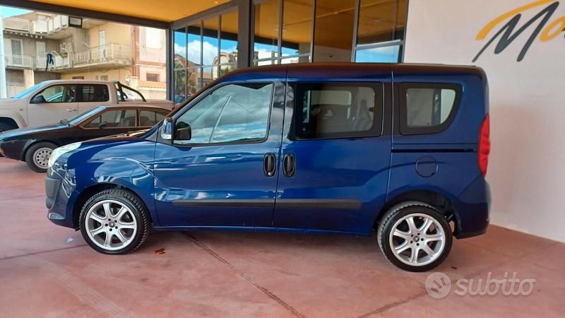 Usata Fiat Doblò 105 CV (77 kW) 2012 Blu Monovolume