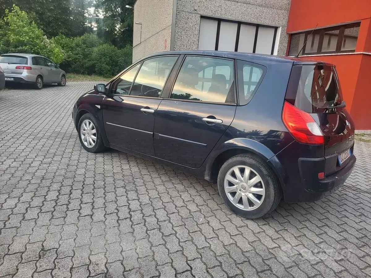 Usata Renault Scénic 106 CV (77 kW) 2007 Bluazzurro Monovolume