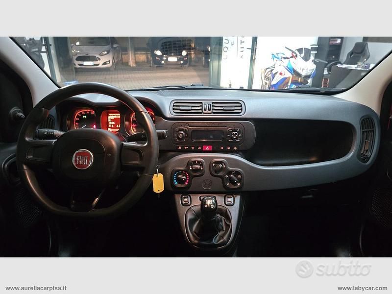 Usata Fiat Panda Lounge 69 CV (50 kW) 2018 Rosso Utilitaria
