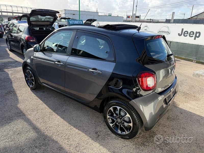 Usata Smart ForFour Passion 90 CV (66 kW) 2018 Grigio Utilitaria