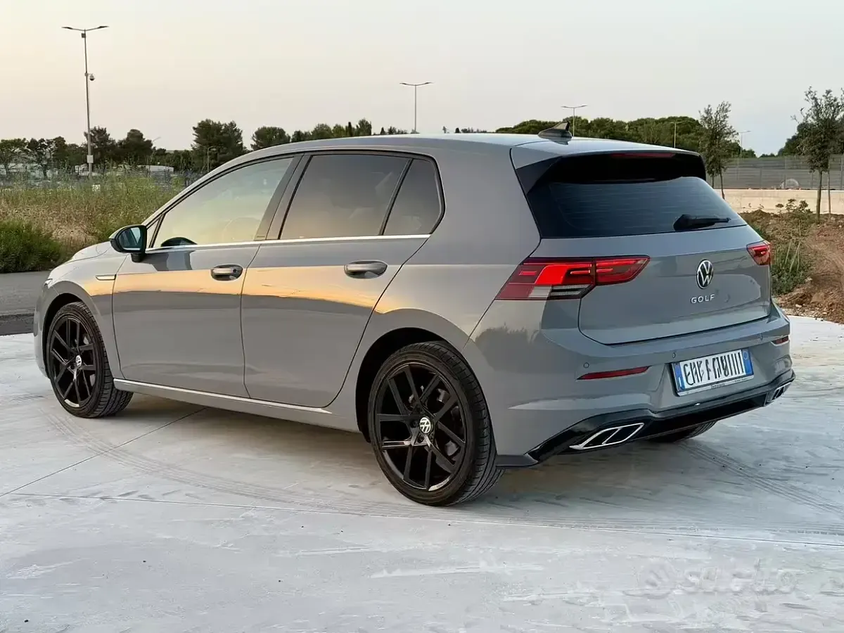 Usata VW Golf VIII 131 CV (96 kW) 2020 Grigio Berlina