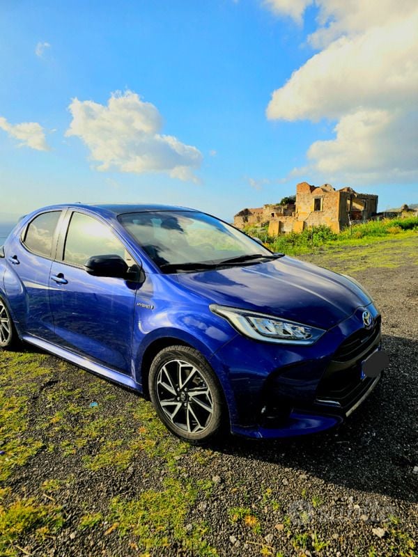 Usata Toyota Yaris Hybrid 116 CV (85 kW) 2021 Blu Utilitaria