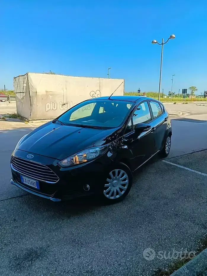 Usata Ford Fiesta 80 CV (58 kW) 2014 Nero Utilitaria
