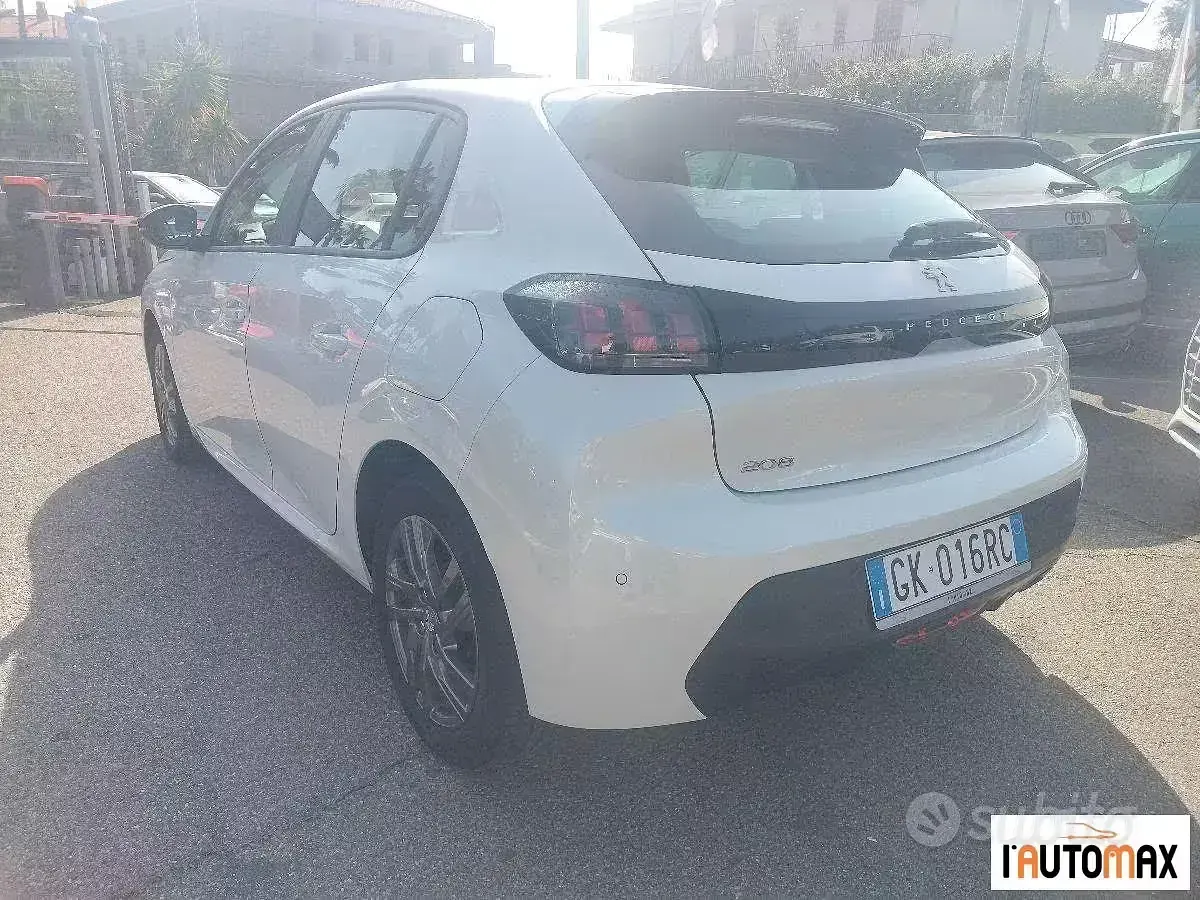 Usata Peugeot 208 Allure 101 CV (74 kW) 2022 Bianco Utilitaria