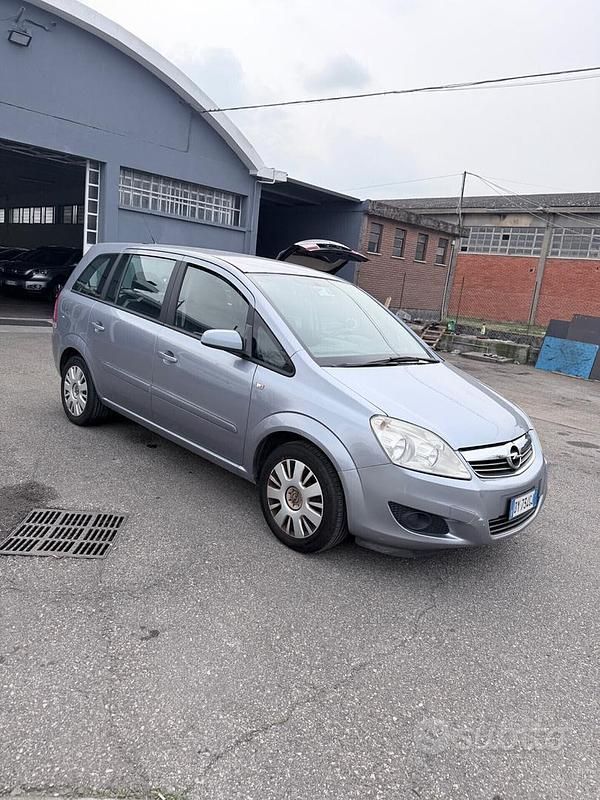 Usata Opel Zafira 94 CV (69 kW) 2009 Grigio Monovolume