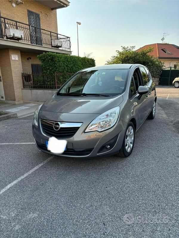 Usata 2011 Opel Meriva Monovolume | 3750 € (Buon prezzo) - Immagine 1/4