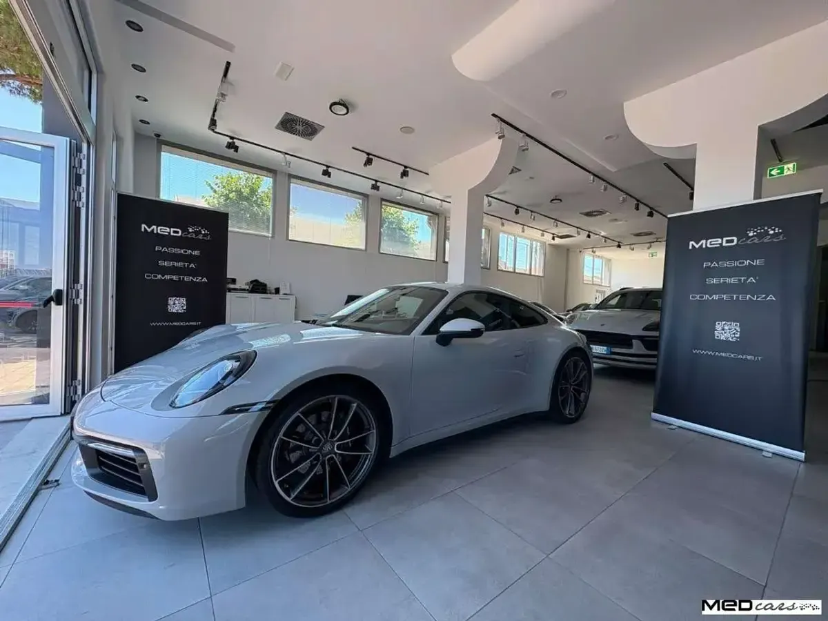 Usata Porsche 992 385 CV (283 kW) 2020 Grigio chiaro Coupé