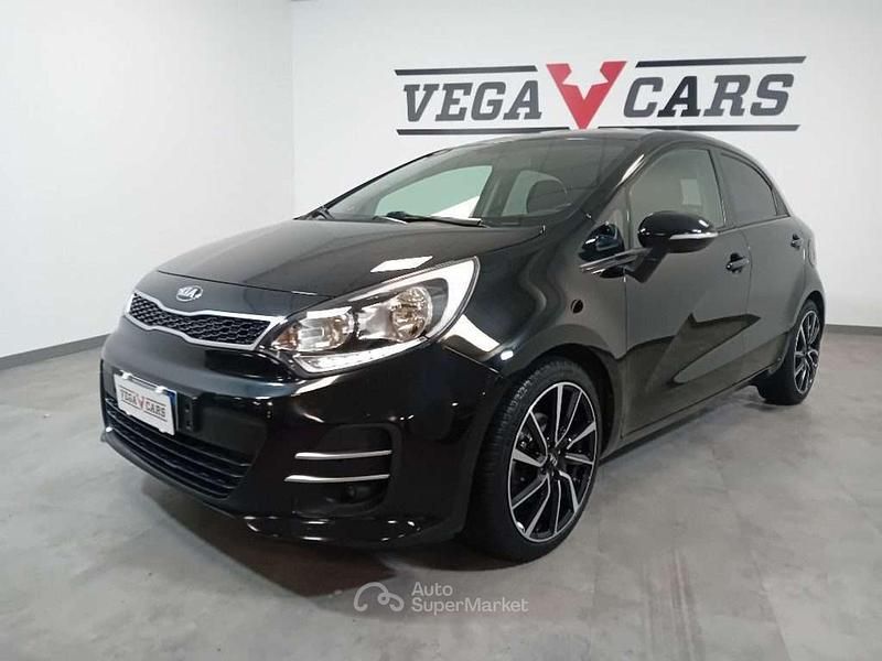Nero Usata 2016 Kia Rio Tre volumi | 7900 € (Molto cara) - Immagine 1/4