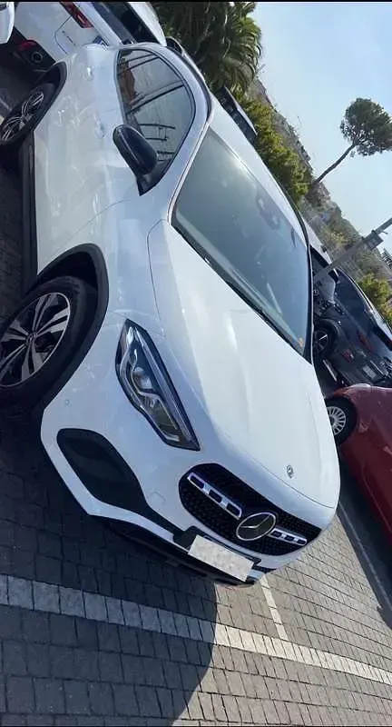 Usata Mercedes GLA200 150 CV (110 kW) 2020 Bianco SUV