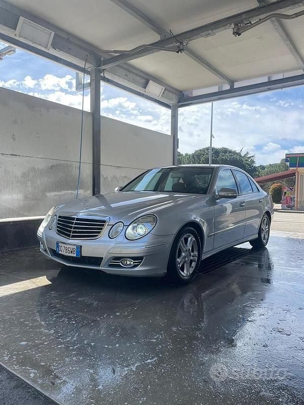 Usata Mercedes E220 170 CV (125 kW) 2007 Berlina