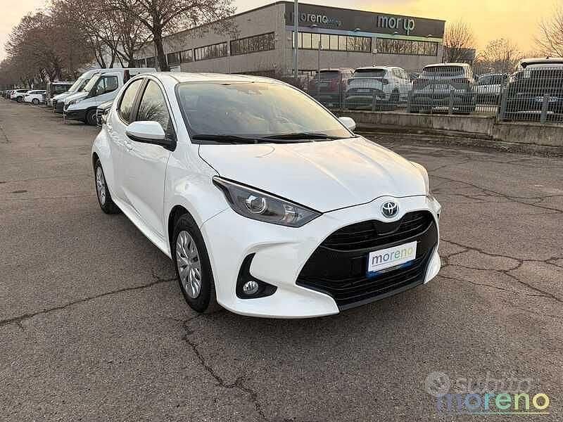 Usata Toyota Yaris Hybrid Active 92 CV (67 kW) 2022 Bianco Utilitaria