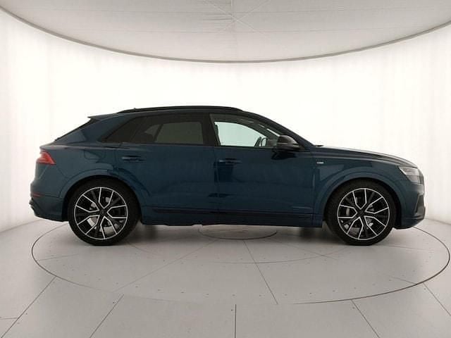 Usata Audi Q8 Sport 286 CV (210 kW) 2020 Blu galassia metallizzato SUV