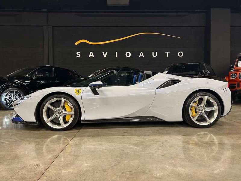Usata Ferrari SF90 780 CV (573 kW) 2024 Bianco motomi Cabrio