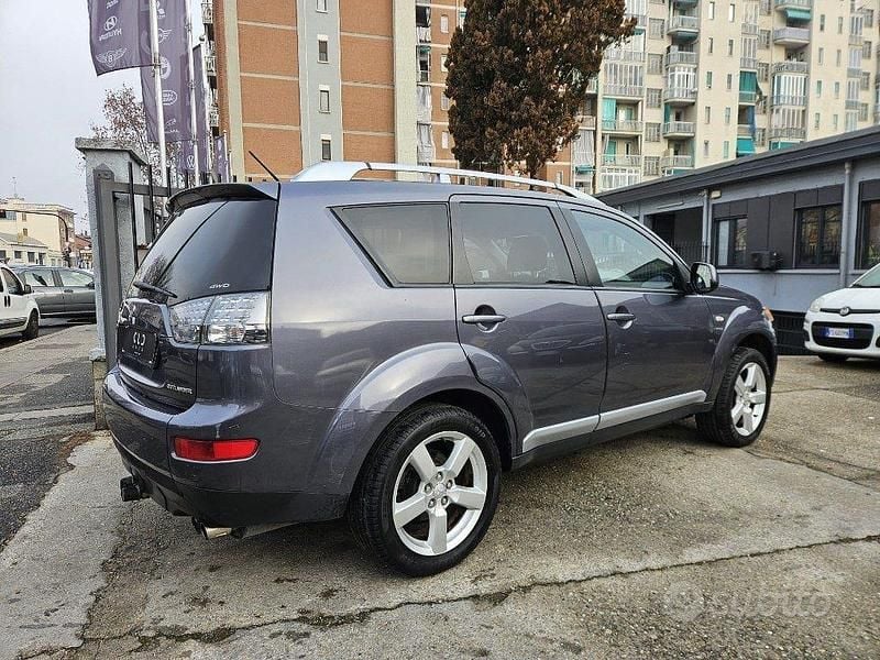 Usata Mitsubishi Outlander Instyle 140 CV (102 kW) 2007 Grigio scuro SUV