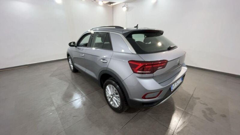 Usata VW T-Roc Life 150 CV (110 kW) 2023 Argento SUV