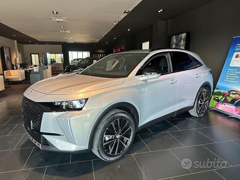 Blu Nuova 2025 DS Automobiles DS7 Crossback SUV | 38.400 € (Molto cara) - Immagine 1/4