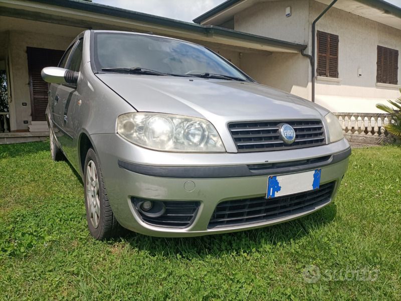 Argento Usata 2005 Fiat Punto Emotion Due volumi | 1850 € (Buon prezzo) - Immagine 1/4
