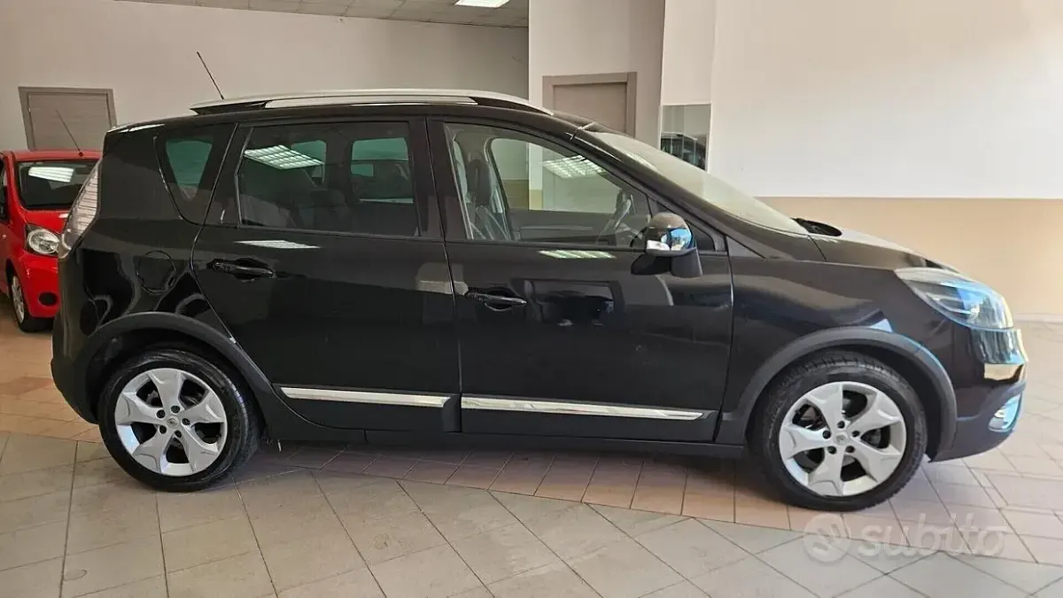 Usata Renault Scénic III XMOD 110 CV (80 kW) 2013 Nero Monovolume