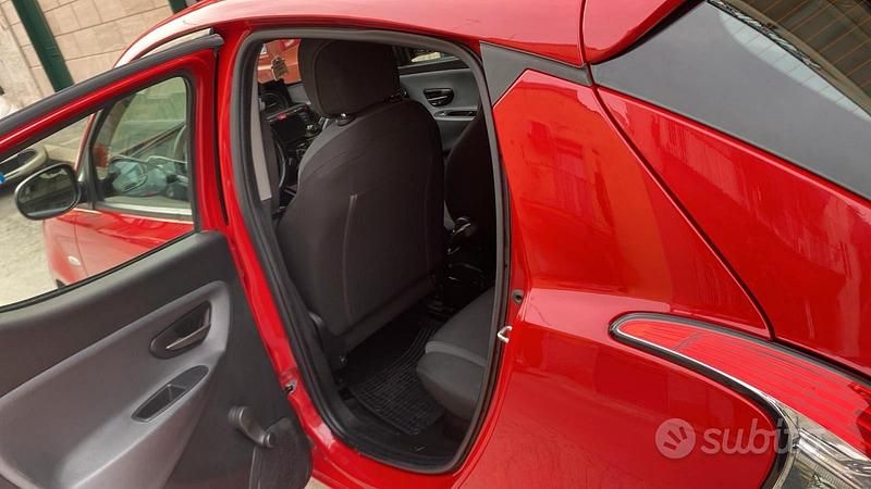 Usata Lancia Ypsilon 69 CV (50 kW) 2016 Rosso Utilitaria