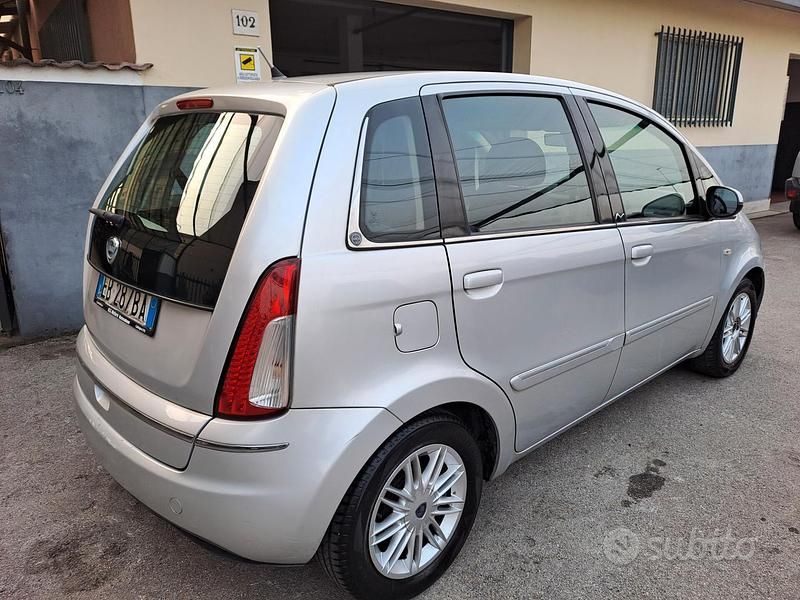Usata Lancia Musa 77 CV (56 kW) 2010 Grigio Monovolume
