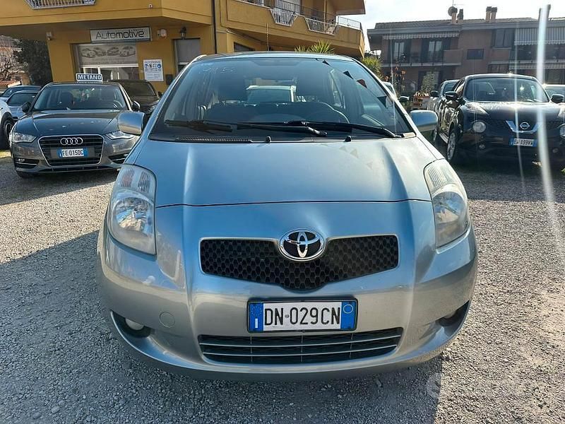 Usata Toyota Yaris 90 CV (66 kW) 2008 Nero Utilitaria