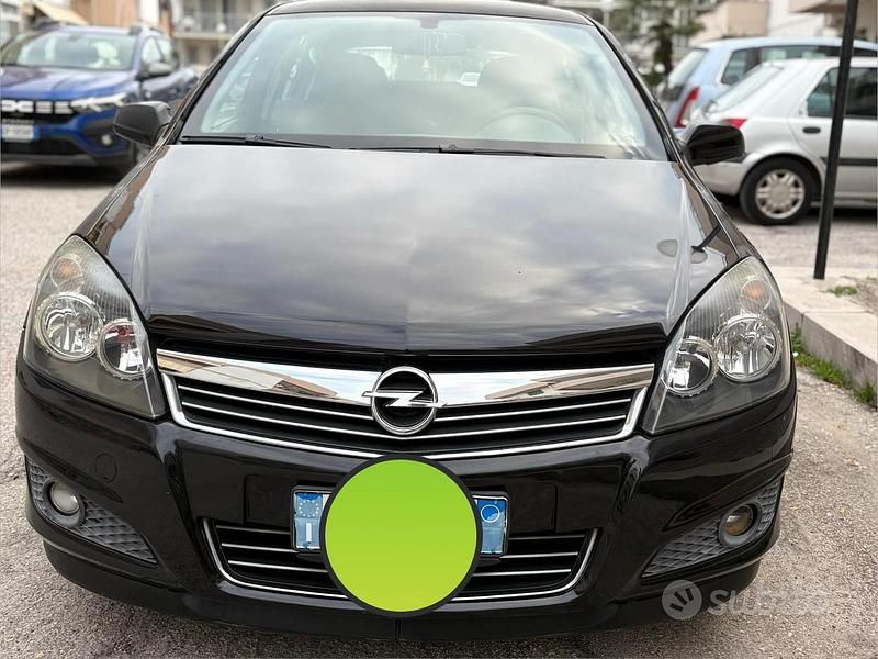 Nero Usata 2008 Opel Astra Tre volumi | 1200 € (Ottimo prezzo) - Immagine 1/4