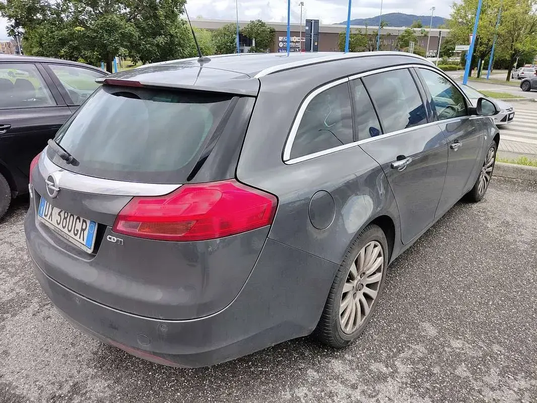 Usata Opel Insignia Cosmo 160 CV (117 kW) 2009 Grigio Station wagon