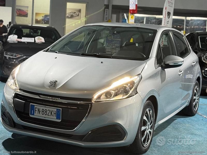 Grigio Usata 2018 Peugeot 208 Allure Due volumi | 9300 € (Cara) - Immagine 1/4