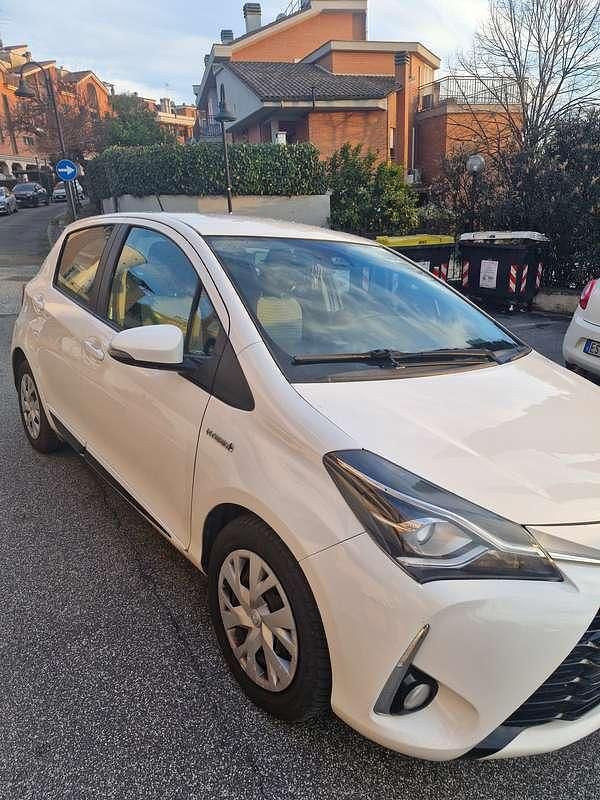 Usata Toyota Yaris Active 73 CV (53 kW) 2018 Bianco Berlina