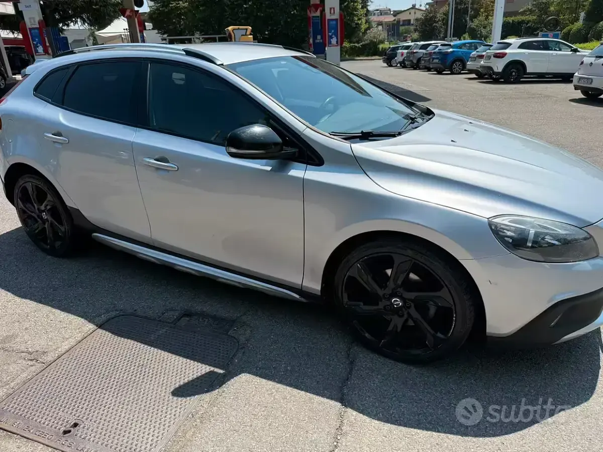 Usata Volvo V40 CC Momentum 115 CV (84 kW) 2013 Station wagon