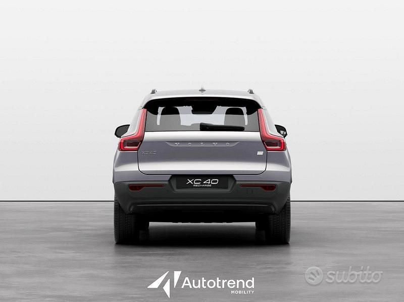 Nuova Volvo EX40 Core 175 kW (238 CV) 2025 Argento SUV